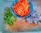 A picture of step 1 of Vegetable & Sausage noodles.