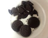 A picture of step 2 of Pudding Oreo Milk.
