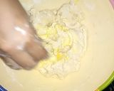 A picture of step 5 of Flower Donuts.
