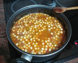 Foto del paso 5 de la receta: Garbanzos con longaniza fresca y huevos fritos