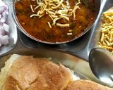 A picture of step 4 of Misal pav.