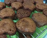 Foto langkah ke 5 dari resep Bolu karamel mini.