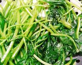 Hình bước làm 2 của món Salad cải bó xôi