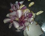 Foto langkah ke 2 dari resep Telur Ceplok Cabai Bawang.