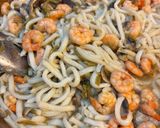 Foto del passaggio 5 della ricetta Noodles con gamberi