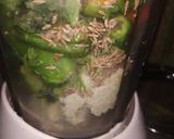 A picture of step 2 of Haryali chicken khrdai.