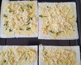Foto langkah ke 4 dari resep Garlic Cheese Bread.