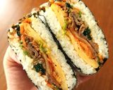 Foto del passaggio 8 della ricetta 'Gimbap' facile - Sandwich di riso con carne grigliata alla coreana