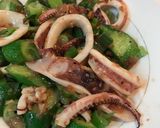 Foto langkah ke 4 dari resep Tumis Mentimun Cumi rasa Miso.