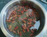 A picture of step 1 of Dal Makhani.