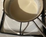 Foto del passaggio 3 della ricetta Risotto all’aglio nero e crema al parmigiano