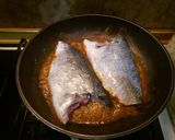 Foto del paso 4 de la receta: Dorada con Salsa de Pimentón y Manzanilla