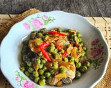 Foto langkah ke 5 dari resep Tumis Ikan Asin Peda Leunca.