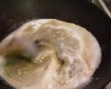 A picture of step 3 of Thai green chicken curry (gaeng kiaw wan gai).