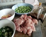 รูปขั้นตอนการทำที่ 1 ของ หมูผัดน้ำพริกเผา😋🍴