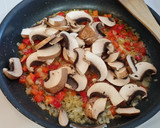 Foto del paso 2 de la receta: Arroz con gambas y champiñones