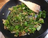 Une image de l'étape 7 de Filets de lieu noir aux oignons, poivrons et anis vert.