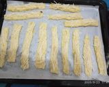 Foto langkah ke 3 dari resep Stik kentang keju panggang.