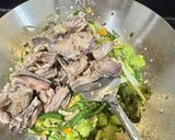 Foto langkah ke 4 dari resep Lidah Sapi Cabai Hijau.