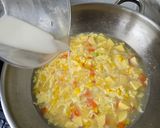 Foto langkah ke 5 dari resep Egg Drop Corn Soup With Tofu.