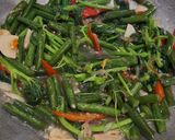 Foto langkah ke 4 dari resep Tumis Pucuk Daun Labu Campur.