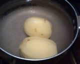 Foto del paso 1 de la receta: Ensalada de papas, huevo sancochado y cebollín