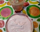 Foto del paso 2 de la receta: Tiramisú de fresa sin huevo