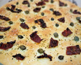 Foto del paso 9 de la receta: Focaccia con tomate y alcaparras