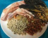 Foto langkah ke 1 dari resep Dried bok choy soup with chicken feet.