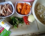 Foto langkah ke 1 dari resep Tumis Tauge Wortel Sosis.
