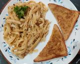 A picture of step 8 of Garlic fettuccine.