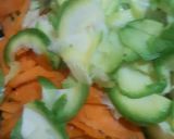 Foto del paso 2 de la receta: Tortilla de zapallitos verdes, cebolla y zanahoria
