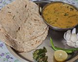 A picture of step 13 of Methi pithla jowar green garlic bhakri and thecha village style.