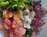 Foto del paso 2 de la receta: Ensalada🍱casera🥙fresca de aguacate y tomate🥑🍅🥗