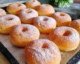 Foto langkah ke 7 dari resep Donat ala jco dengan tabur kayu manis.