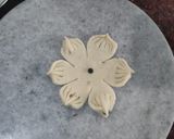 ফ্লাওয়ার নিমকি পিঠা(flower nimki pitha recipe in Bengali) রেসিপি ধাপ - 6 ছবি