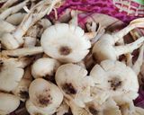 Hình bước làm 1 của món Nấm mối nấu thịt gà