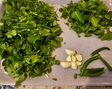A picture of step 1 of Hari chutney/green mint sauce making with tips.