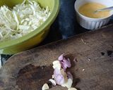 Foto langkah ke 1 dari resep Tumis Kubis Telur.