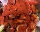 صورة لخطوة 4 من وصفة صينية فخاد وصدورة مع بصل وبطاطا وبندورة