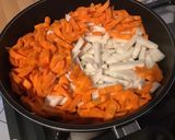 Une image de l'étape 4 de Carottes et navets blancs au bouillon de pot au feu et moutarde fine.