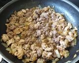 A picture of step 2 of Mom's Beef Chow Mein 😍😋🐂🍝🍗🥗.