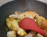 Foto langkah ke 4 dari resep Garang Asem Ayam Daun Kedondong.