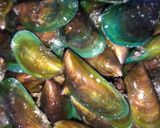 Foto langkah ke 1 dari resep Kerang hijau Saus Padang.