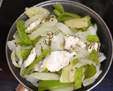 Foto del paso 4 de la receta: Ensalada templada de lentejas, pollo y piña