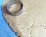 Foto del paso 14 de la receta: Mantecados planos caseros de limón, canela y agua de rosas