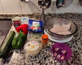 Foto del paso 1 de la receta: Merluza en salsa de tomate y verduras con queso
