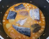 Foto del paso 5 de la receta: Garbanzos guisados con pescado azul