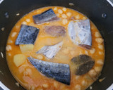 Foto del paso 5 de la receta: Garbanzos guisados con pescado azul