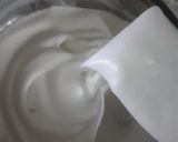 Hình bước làm 12 của món Bánh bông lan cuộn kem